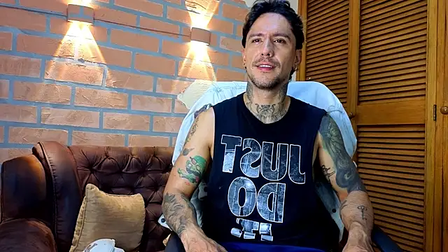 Snapshot of mister_eithan chatting on 02/25/26, 02:21 mister eithan online show from 02/25/26, 02:21