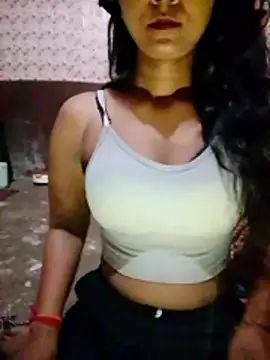 Snapshot of Ayesha_Khan1 chatting on 04/07/26, 12:33 Ayesha Khan1 online show from 04/07/26, 12:33