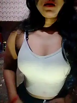 Snapshot of Ayesha_Khan1 chatting on 04/07/26, 01:44 Ayesha Khan1 online show from 04/07/26, 01:44
