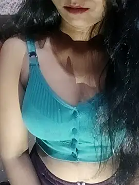 Snapshot of Ayesha_Khan1 chatting on 04/16/26, 11:00 Ayesha Khan1 online show from 04/16/26, 11:00
