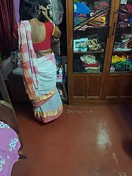Snapshot of Little-Roshni chatting on 04/13/26, 05:40 Little-Roshni online show from 04/13/26, 05:40