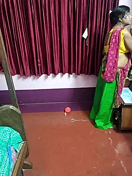 Snapshot of Little-Roshni chatting on 07/27/26, 06:15 Little-Roshni online show from 07/27/26, 06:15