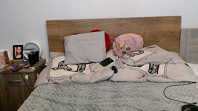 HiddendesireXO01 online show from 03/12/26, 07:53