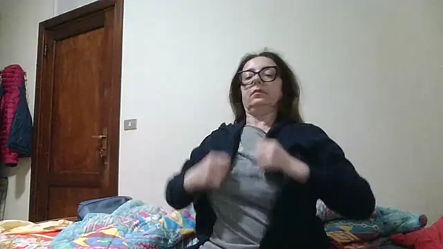 Snapshot of Miasexmilf chatting on 05/15/26, 11:01 Miasexmilf online show from 05/15/26, 11:01