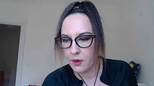 Snapshot of PsychicDominatrix chatting on 03/27/26, 02:06 PsychicDominatrix online show from 03/27/26, 02:06