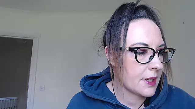 Snapshot of PsychicDominatrix chatting on 04/06/26, 12:28 PsychicDominatrix online show from 04/06/26, 12:28