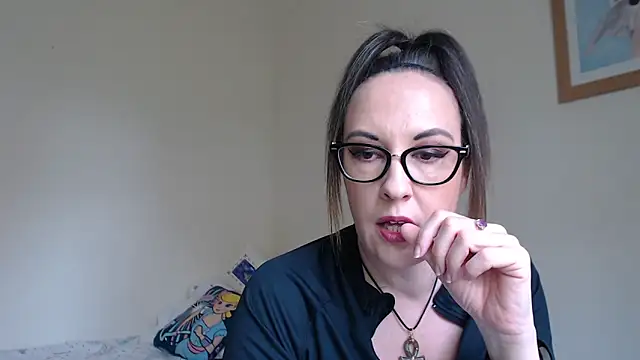 Snapshot of PsychicDominatrix chatting on 04/09/26, 11:04 PsychicDominatrix online show from 04/09/26, 11:04