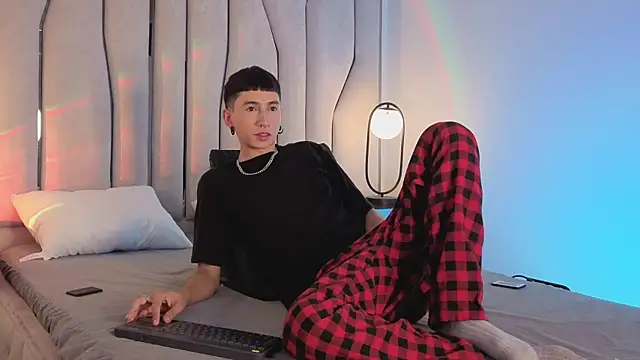 lian cameron online show from 06/25/26, 03:50