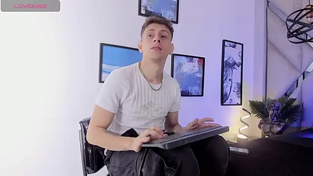 Snapshot of Jasper__jones chatting on 02/19/26, 01:51 Jasper jones online show from 02/19/26, 01:51