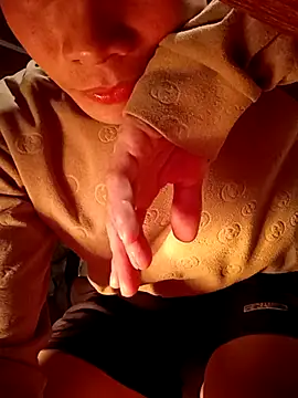 Snapshot of Henry_xx01 chatting on 02/03/26, 02:11 Henry xx01 online show from 02/03/26, 02:11