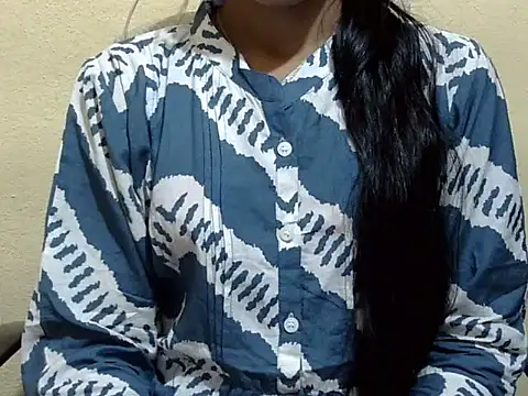 Snapshot of Khushi_v chatting on 02/08/26, 03:48 Khushi v online show from 02/08/26, 03:48