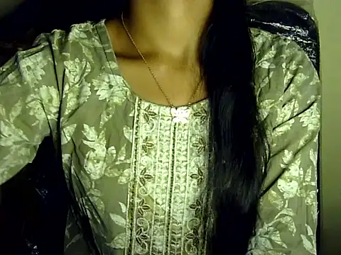 Snapshot of Khushi_v chatting on 03/05/26, 04:36 Khushi v online show from 03/05/26, 04:36