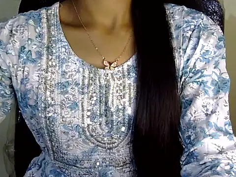 Snapshot of Khushi_v chatting on 03/06/26, 04:58 Khushi v online show from 03/06/26, 04:58