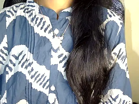 Snapshot of Khushi_v chatting on 03/08/26, 04:22 Khushi v online show from 03/08/26, 04:22