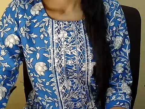 Snapshot of Khushi_v chatting on 03/23/26, 04:44 Khushi v online show from 03/23/26, 04:44