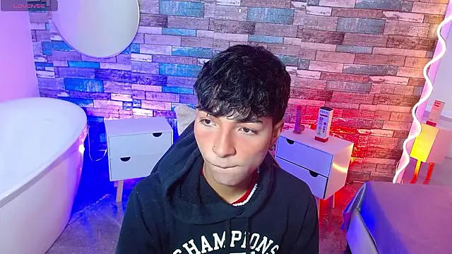 Snapshot of osamu_tay chatting on 03/13/26, 11:50 osamu tay online show from 03/13/26, 11:50