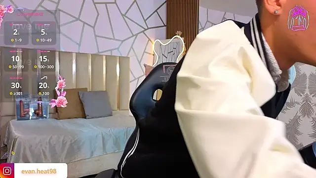 EVAN TAY online show from 05/01/26, 03:11