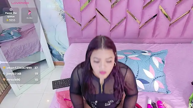 Snapshot of Rizantella chatting on 03/21/26, 02:38 Rizantella online show from 03/21/26, 02:38