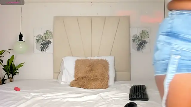 Snapshot of Ashley_Ebony__ chatting on 02/04/26, 12:55 Ashley Ebony online show from 02/04/26, 12:55