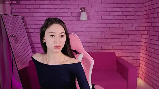 Snapshot of Nicole_Brownie chatting on 03/27/26, 12:49 Nicole Brownie online show from 03/27/26, 12:49