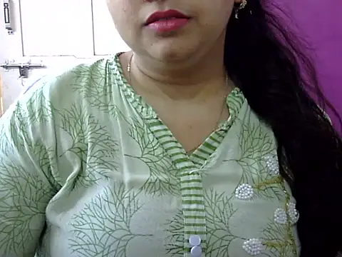 Cute Aliyaa online show from 04/28/26, 09:36