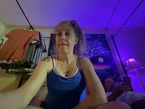 Sunflower0025 online show from 04/26/26, 07:00