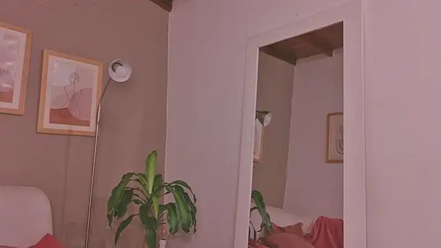 SalomeStorm  online show from 06/25/26, 01:15
