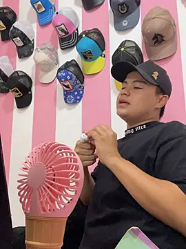 Snapshot of andresmahecha777 chatting on 03/08/26, 04:33 andresmahecha777 online show from 03/08/26, 04:33