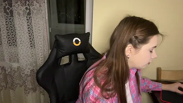 Snapshot of SoftIris_ chatting on 03/13/26, 06:25 SoftIris online show from 03/13/26, 06:25