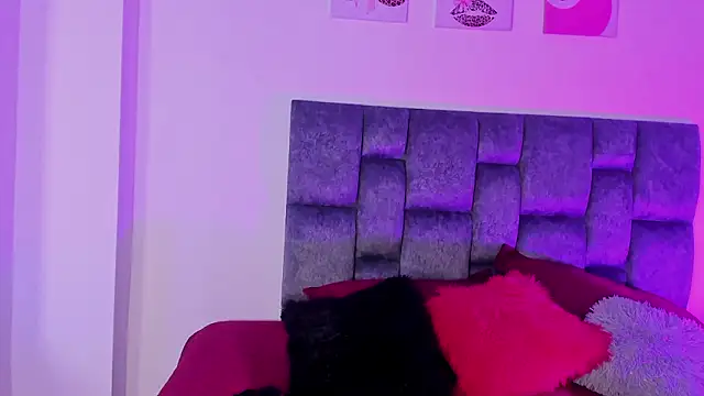 Snapshot of Isabella_Moon9 chatting on 02/07/26, 11:36 Isabella Moon9 online show from 02/07/26, 11:36