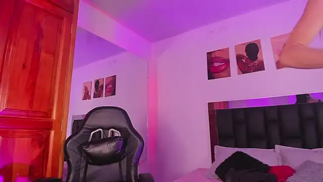 Snapshot of Isabella_Moon9 chatting on 02/28/26, 11:44 Isabella Moon9 online show from 02/28/26, 11:44