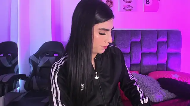 Snapshot of Isabella_Moon9 chatting on 04/15/26, 12:12 Isabella Moon9 online show from 04/15/26, 12:12