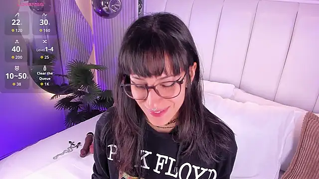 ViolettaColinss online show from 05/05/26, 11:40