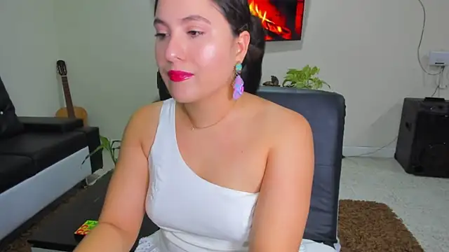 Snapshot of Alessandra_01 chatting on 06/21/26, 02:03 Alessandra 01 online show from 06/21/26, 02:03