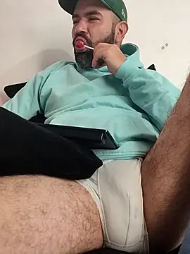 Snapshot of hairyandbigmann chatting on 04/03/26, 07:34 hairyandbigmann online show from 04/03/26, 07:34