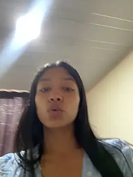 Snapshot of Vinaaly_ chatting on 06/03/26, 10:37 Vinaaly online show from 06/03/26, 10:37