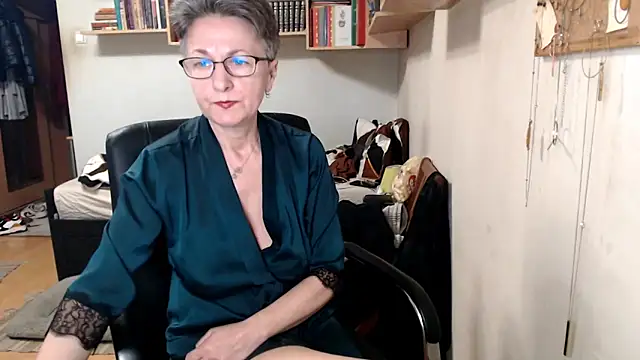 katemodel online show from 10/01/25, 09:26