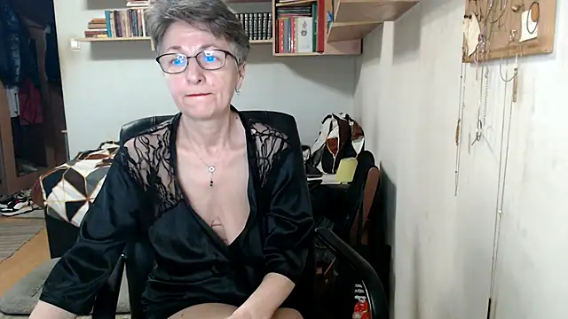 katemodel online show from 10/26/25, 06:52