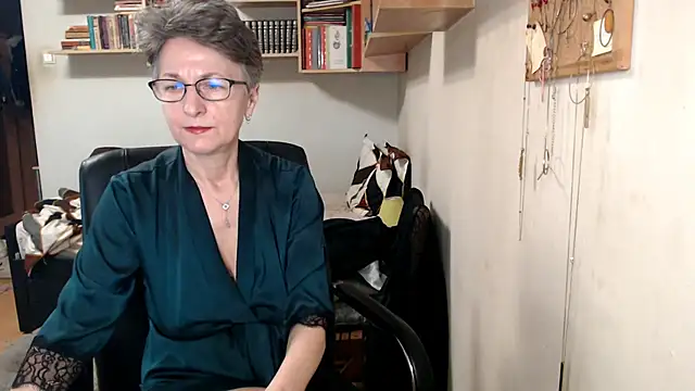 katemodel online show from 10/28/25, 07:45