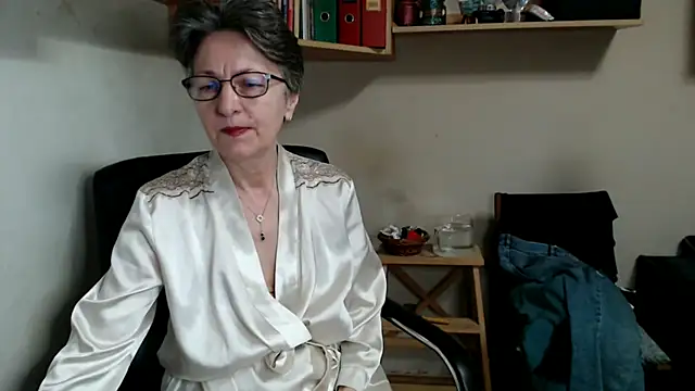 katemodel online show from 11/24/25, 08:25