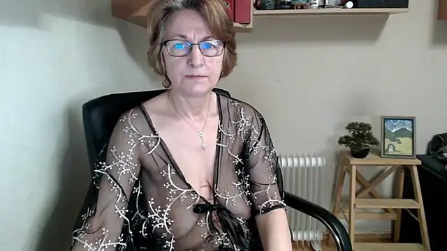 katemodel online show from 04/20/26, 07:22