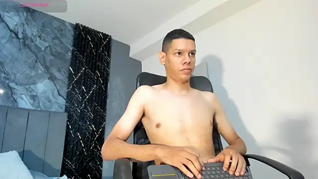 Snapshot of milo_cruz_ chatting on 02/14/26, 08:11 milo cruz online show from 02/14/26, 08:11