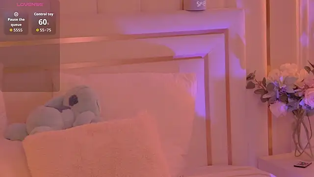 Snapshot of MollyHilton chatting on 02/18/26, 07:43 MollyHilton online show from 02/18/26, 07:43