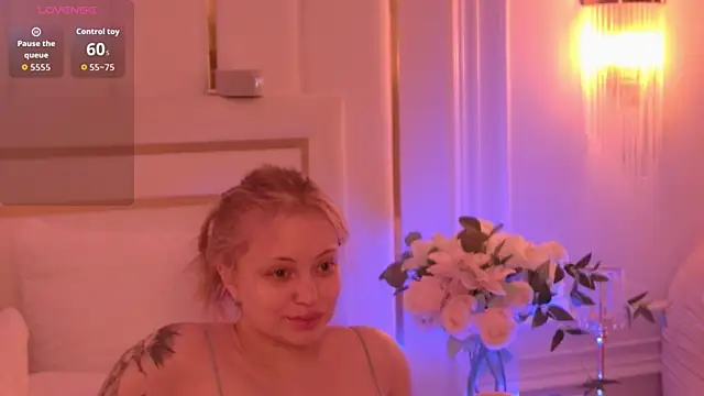 Snapshot of MollyHilton chatting on 03/03/26, 05:52 MollyHilton online show from 03/03/26, 05:52