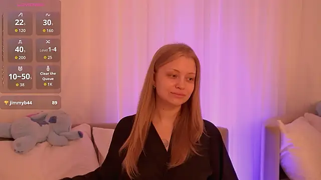 Snapshot of MollyHilton chatting on 03/13/26, 06:14 MollyHilton online show from 03/13/26, 06:14