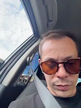 Snapshot of AxelMuller chatting on 04/02/26, 12:47 AxelMuller online show from 04/02/26, 12:47