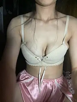 Snapshot of uyensexy chatting on 04/28/26, 05:56 uyensexy online show from 04/28/26, 05:56