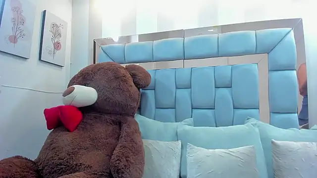 Snapshot of crystalstonee chatting on 02/14/26, 07:54 crystalstonee online show from 02/14/26, 07:54