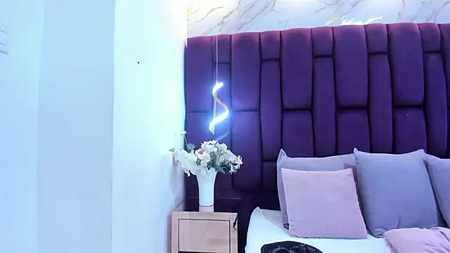 Snapshot of crystalstonee chatting on 03/11/26, 10:16 crystalstonee online show from 03/11/26, 10:16