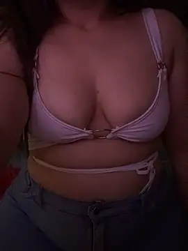 Snapshot of Miacale chatting on 03/16/26, 01:11 Miacale online show from 03/16/26, 01:11